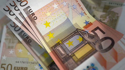 three 50 Euro banknotes thumbnail