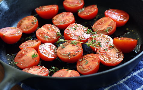 sliced cook tomatoes thumbnail