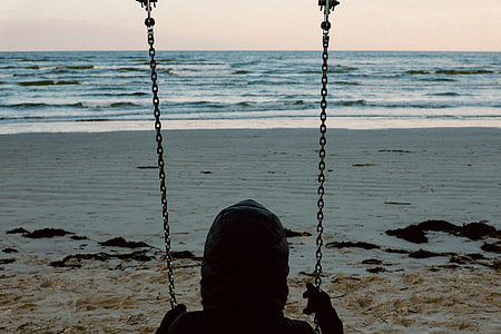 Swing on sea thumbnail