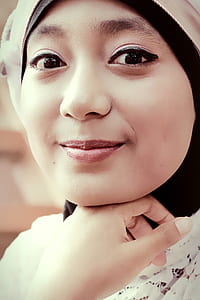 woman wearing gray hijab headdress thumbnail