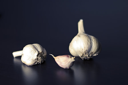 bulbs and clove of garlic thumbnail
