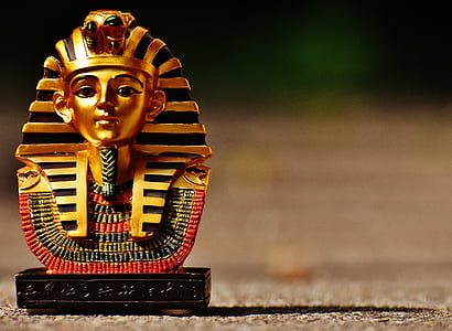 Tutankhamun figurine thumbnail