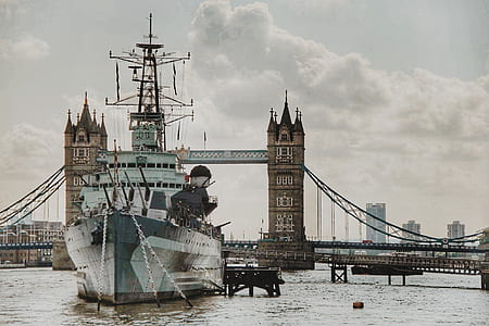 Ship Sailing on Tower Bridge thumbnail