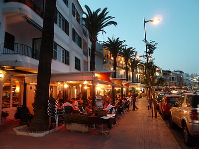 wide angle photo of people on sidewalk thumbnail