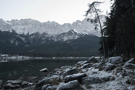 lake surround by mountains and trees thumbnail