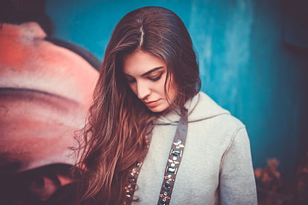 woman wearing gray pullover hoodie thumbnail