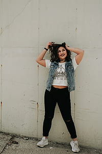 woman standing near white wall thumbnail