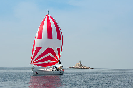 sailing boat in body of water thumbnail