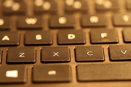 black laptop thumbnail