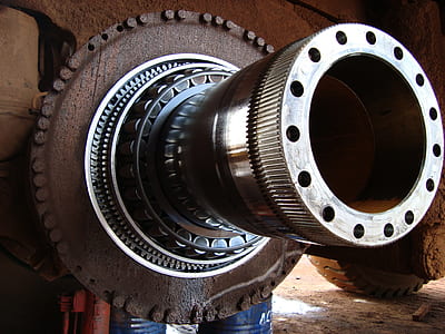 closeup photography of grey truck hub thumbnail