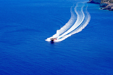 people riding motorboat thumbnail