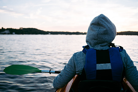 Rowing on a lake thumbnail
