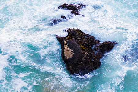 rock on body of water thumbnail