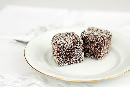 two cube brownies thumbnail