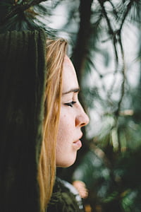 selective focus portrait photography of woman thumbnail