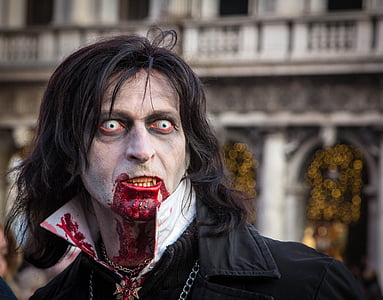 vampire cosplay thumbnail