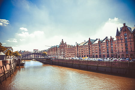 arch bridge over body of water between buildings thumbnail