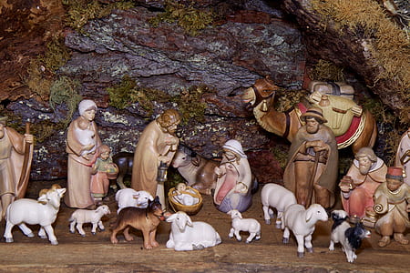 Nativity Scene figurines thumbnail