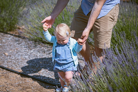 man holding girl thumbnail