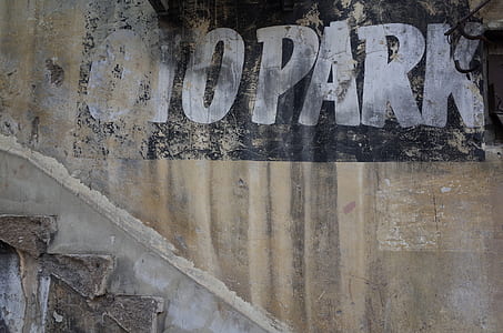 Otopark painted brown wall thumbnail