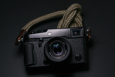 black DSLR camera thumbnail