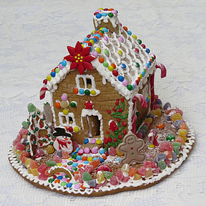 closeup photo of cookie house thumbnail