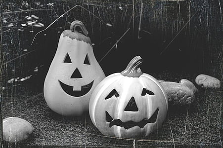 two jack-o-lanterns thumbnail