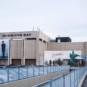 Hudson's Bay building during daytime thumbnail