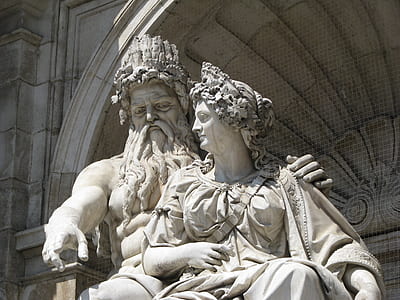 man and woman statu e thumbnail