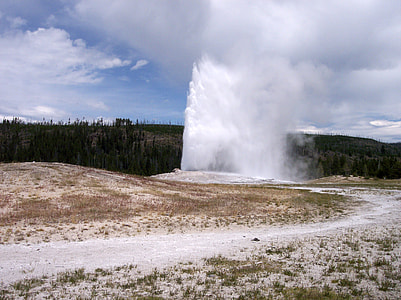 Old Faithful Geyser in Yellowstone National Park, Wyoming thumbnail