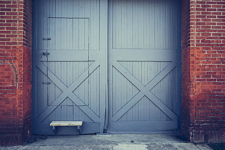 gray woodendoor thumbnail