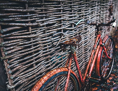 photo of red city bike thumbnail