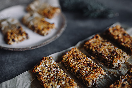 A Healthy Granola & Peanut Snack Bar thumbnail