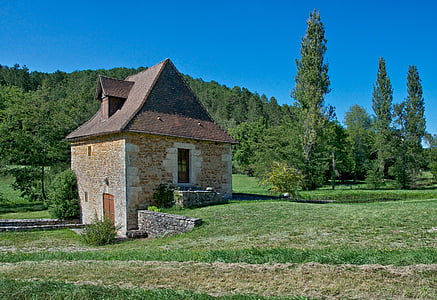brown house near trees thumbnail