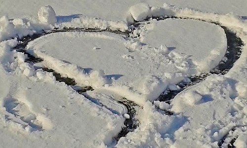 heart-shape snow thumbnail