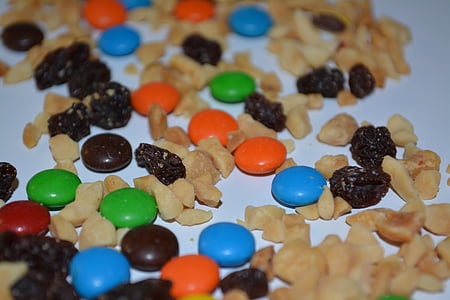chocolate with peanuts thumbnail