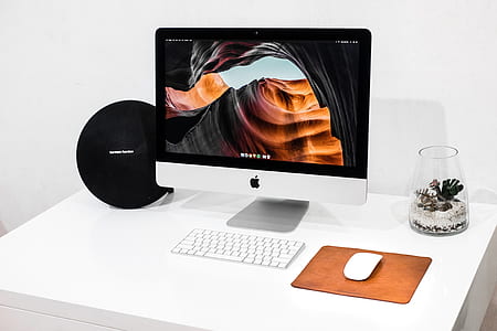 turned on silver iMac thumbnail