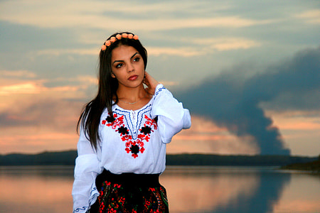 woman posing for the camera thumbnail