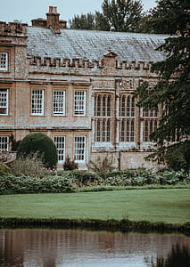 brown house in-front green grass field thumbnail
