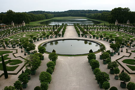 round pool with green topiary garden thumbnail