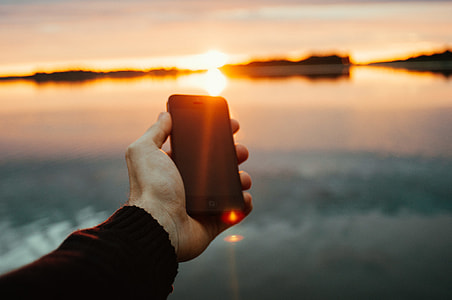person holding black iPhone 5 thumbnail