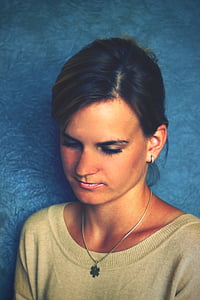 woman wearing green shirt thumbnail
