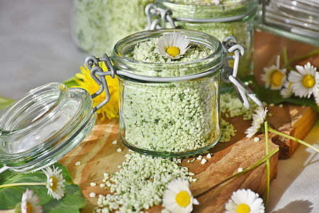 clear glass jar with lid and daisy flowers thumbnail