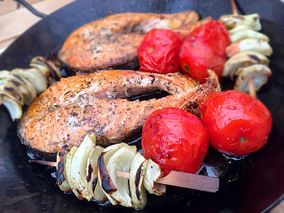 grilled fish with tomatoes thumbnail