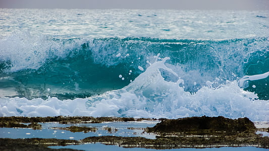 high waves in daytime thumbnail