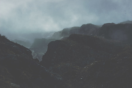 mountain and mist photography thumbnail