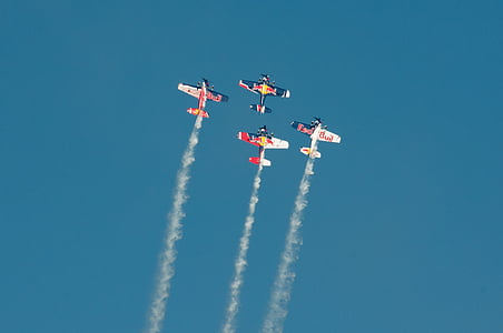 four air planes thumbnail