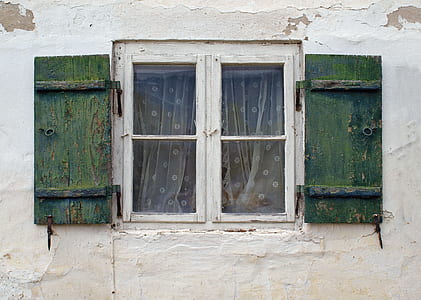 closed window with screens thumbnail