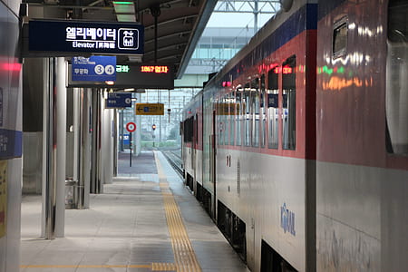 train on station thumbnail