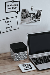 Inspirational cards with quotes, a black-and-white photo and a silver laptop thumbnail